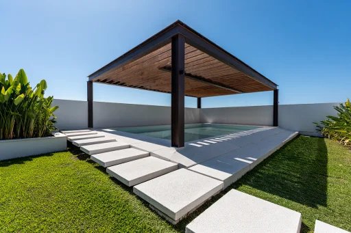 10 Ideen für Pergola-Dächer: So deckst du deine Pergola richtig ab - 10 Pergola-Dach Ideen: Überdachungen, Sonnenschutz & wasserdichte Lösungen | GERMES