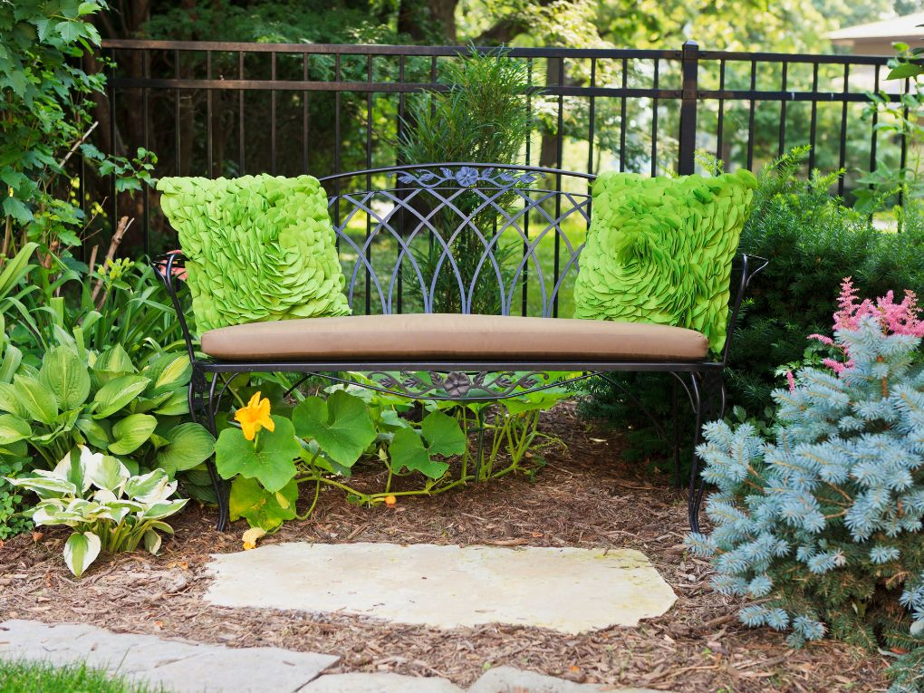 Cushions for perfect comfort on your garden bench  - Magazine - Bench cushions for perfect comfort on garden bench | GERMES